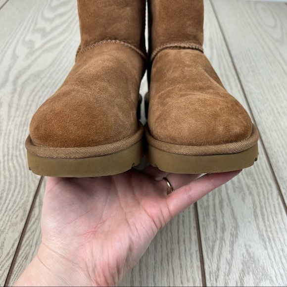 UGG Classic II Genuine Shearling Lined Short Boot US5 Chestnut Suede $170 - Picture 4 of 11